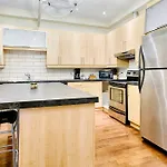 Colorful 4Br In The Village By Sonder