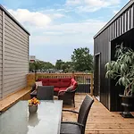 Spacious Townhouse With Rooftop Deck