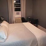 Room With King Bed In Shared 3 Bedroom Downtown