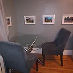 Room With King Bed In Shared 3 Bedroom Downtown