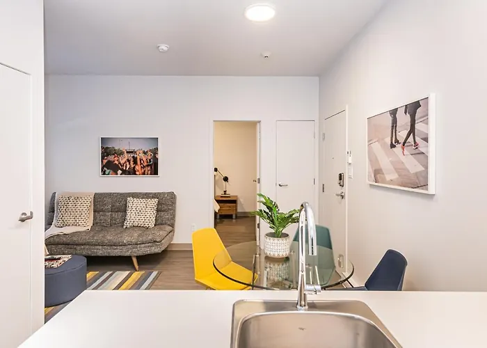 New Urban And Well Located 1 Bedroom Apartment By Den Stays