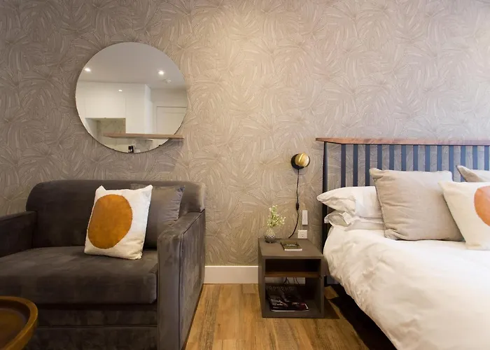 Romantic Studio In The Heart Of Little Italy By Den Stays