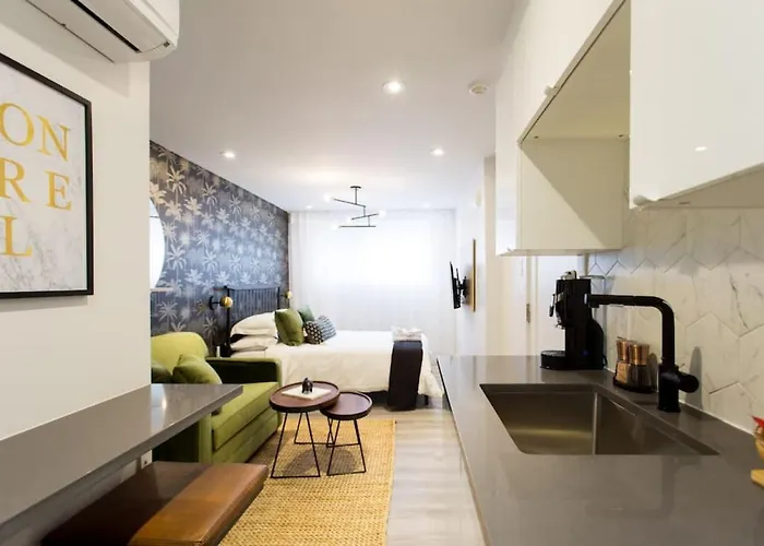 Palms Little Italy Studio With Full Bathroom By Denstays