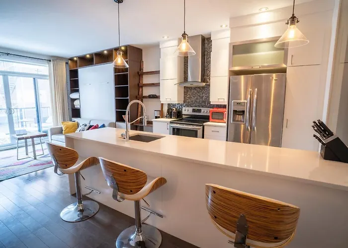 Breathtaking 3 Beds Apt A 2-Mins Walk From Metro!