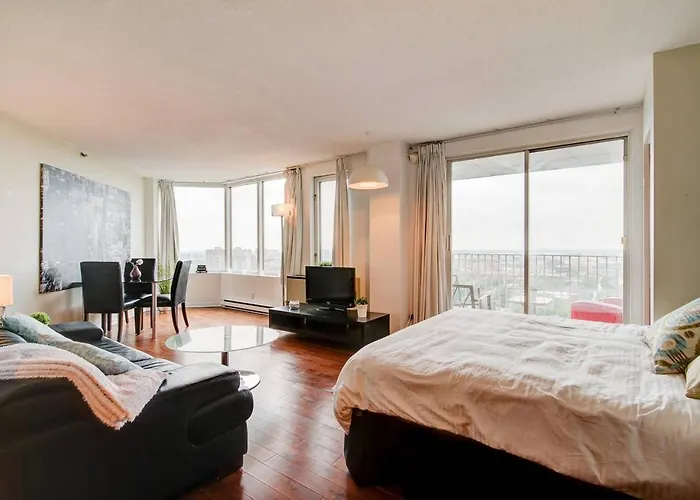 Beautiful Studio With View Of The City!
