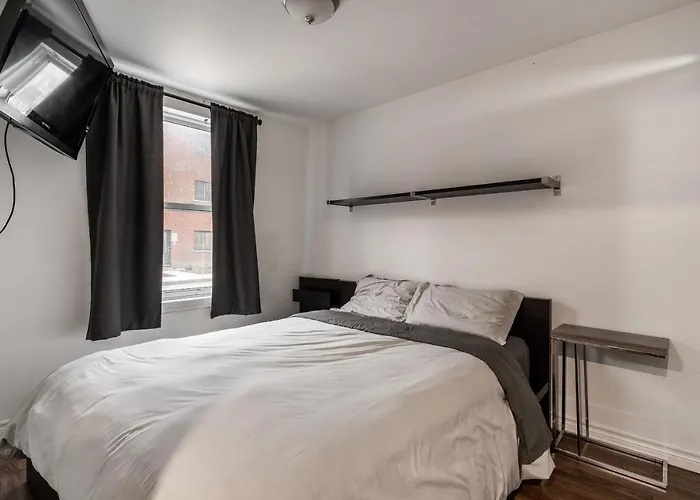 Cozy 2 Bedroom Apartment - 1902