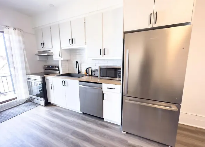 4-Bed Gem In Little Italy, 5Min From Beaubien