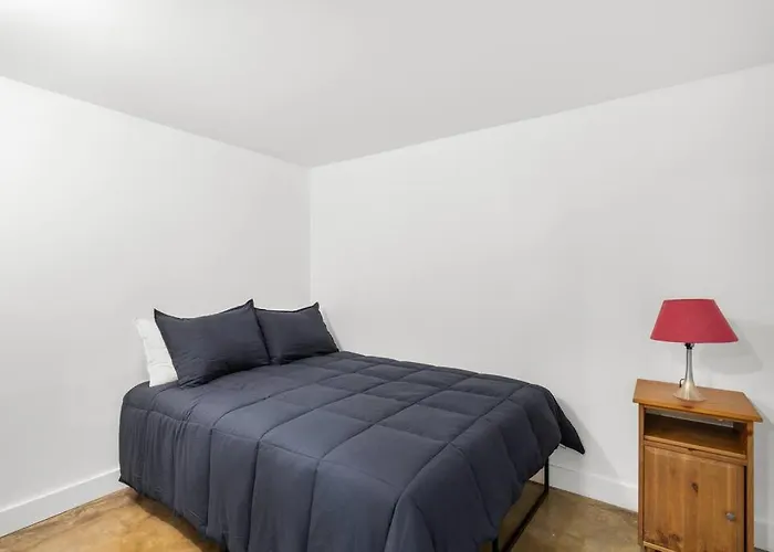 Spacious 3 Bedrooms/2 Bathrooms Condo In Montreal