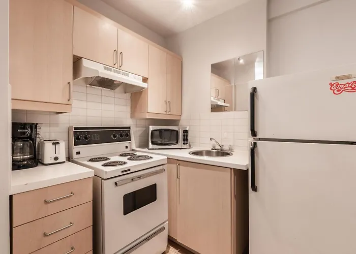 One Bedroom Apartment 10 Min From Downtown - 106