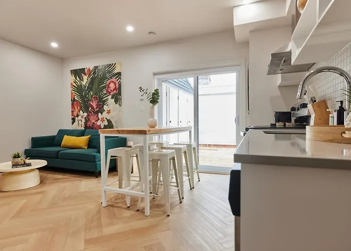 Spacious 2 Bedroom Apartment In Le Plateau By Denstays