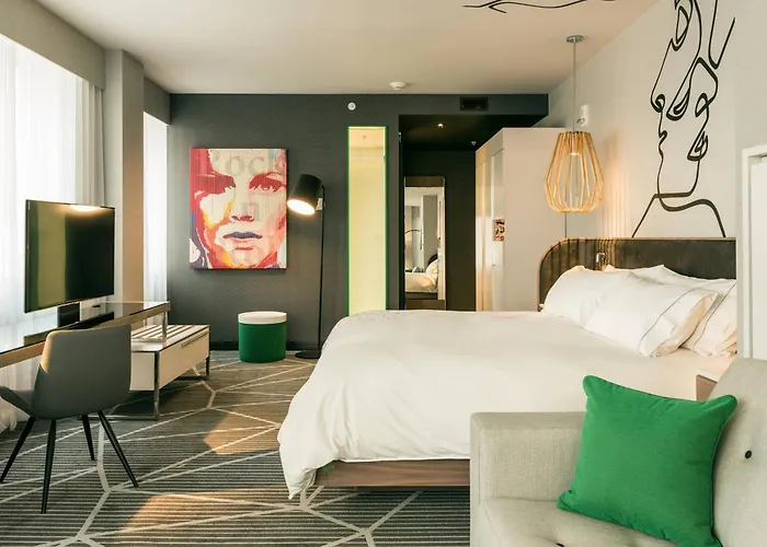 Renaissance Montreal Downtown Hotel