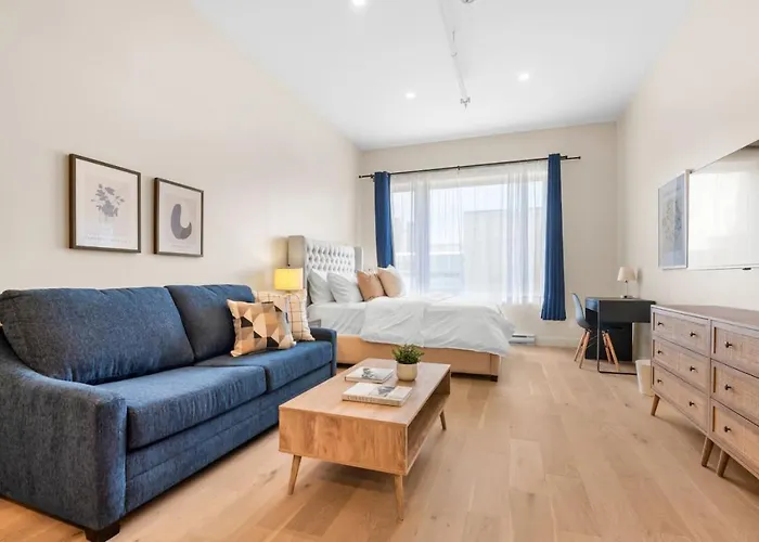 Luxurious Downtown Suite