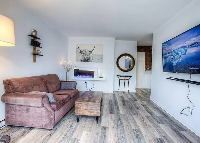 Magnificent 3Bd Apartment,9 Min To Subway