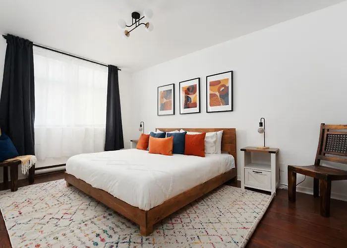 Luxury Old Montreal Parking With Yard Patio 10 Guests
