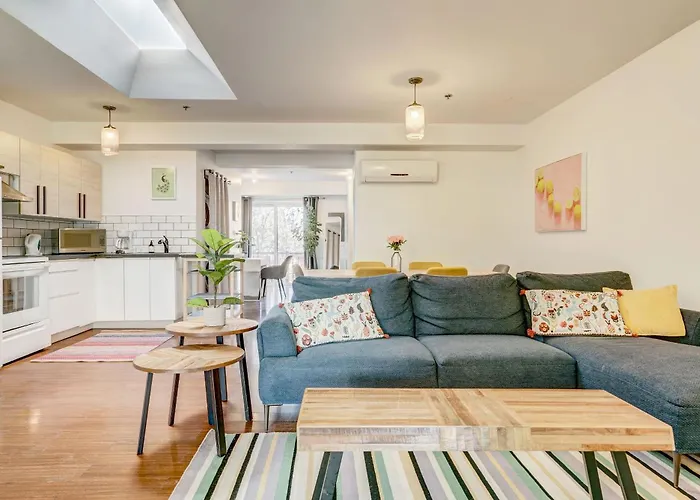 Spacious Group Haven Near Trendy St Laurent