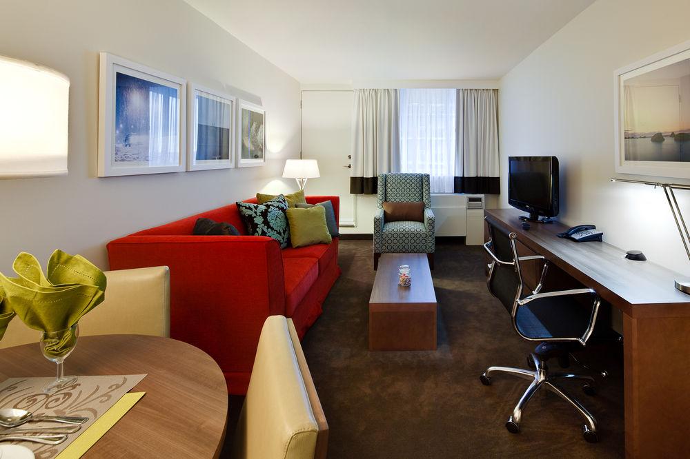 By Marriott Westmount 4* Montreal