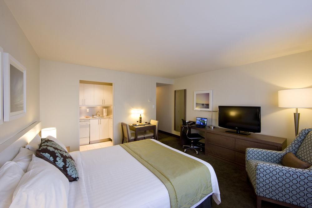By Marriott Westmount 4* Montreal