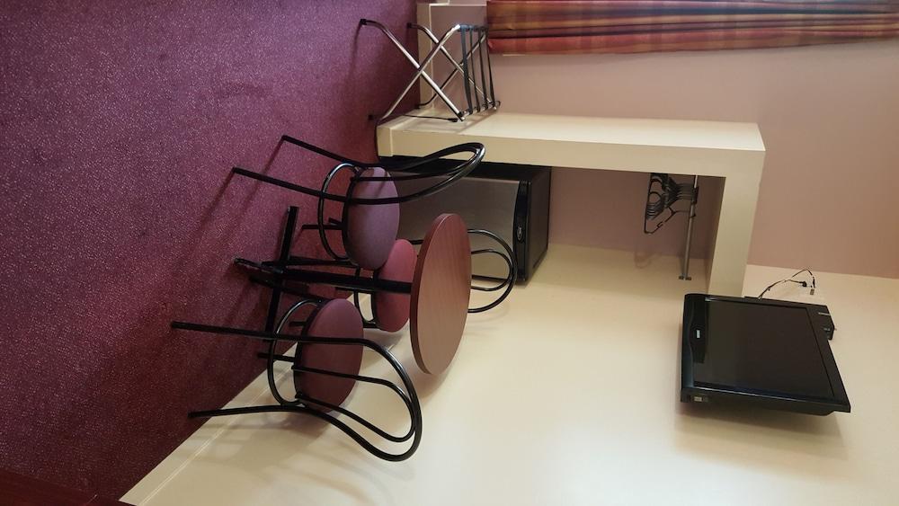 Econo Hotel
