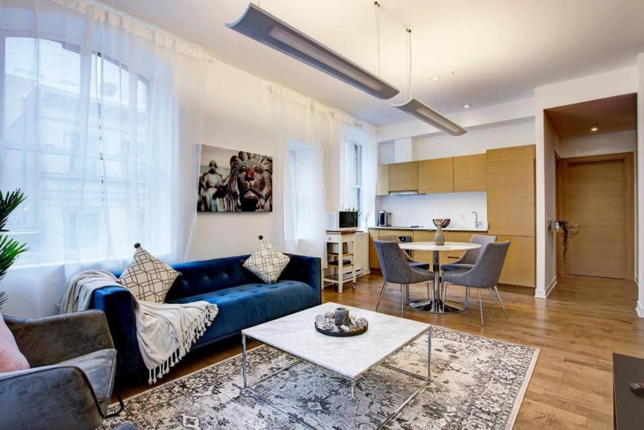 Stella Stays Stylish & Historic Old Netflix Apartment