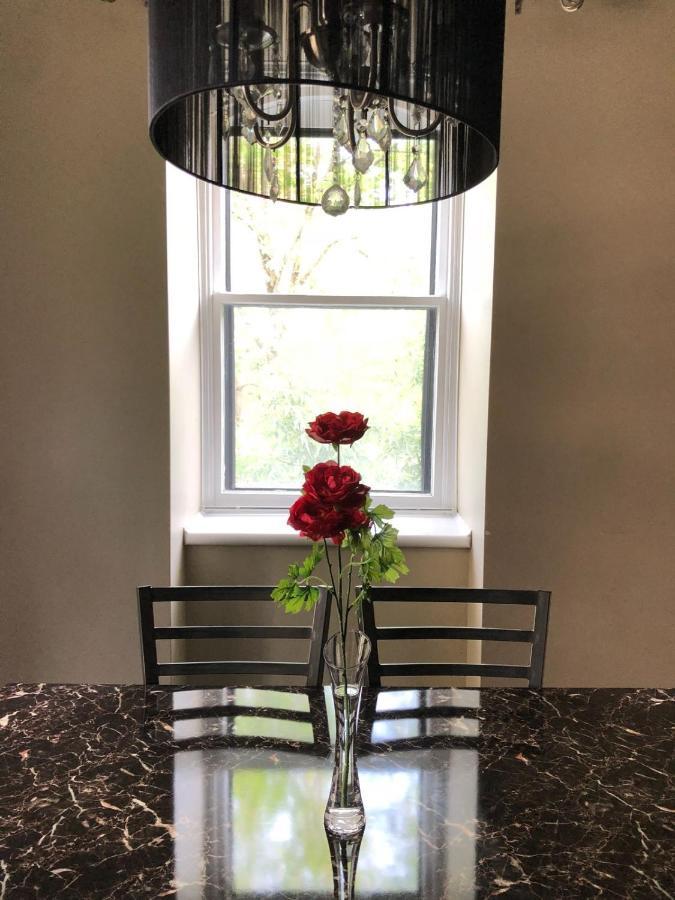 1220 Rue Saint-marc Apartment