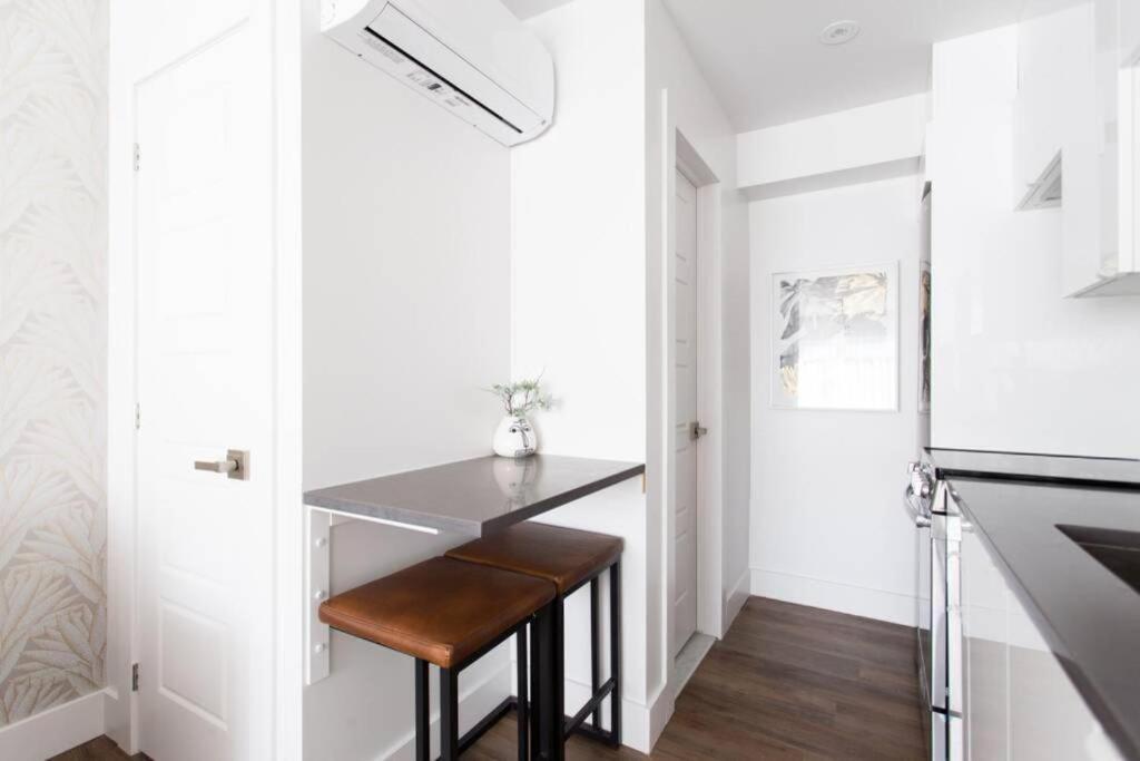 Wonderful In Little Italy With Full Bath By Den *
