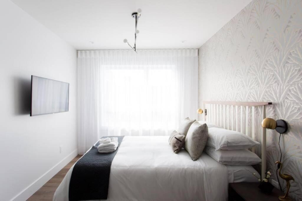 Wonderful In Little Italy With Full Bath By Den *