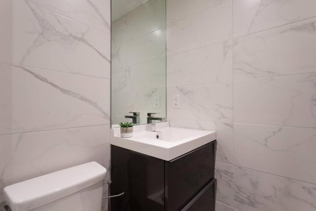 Apartment Wonderful In Little Italy With Full Bath By Den