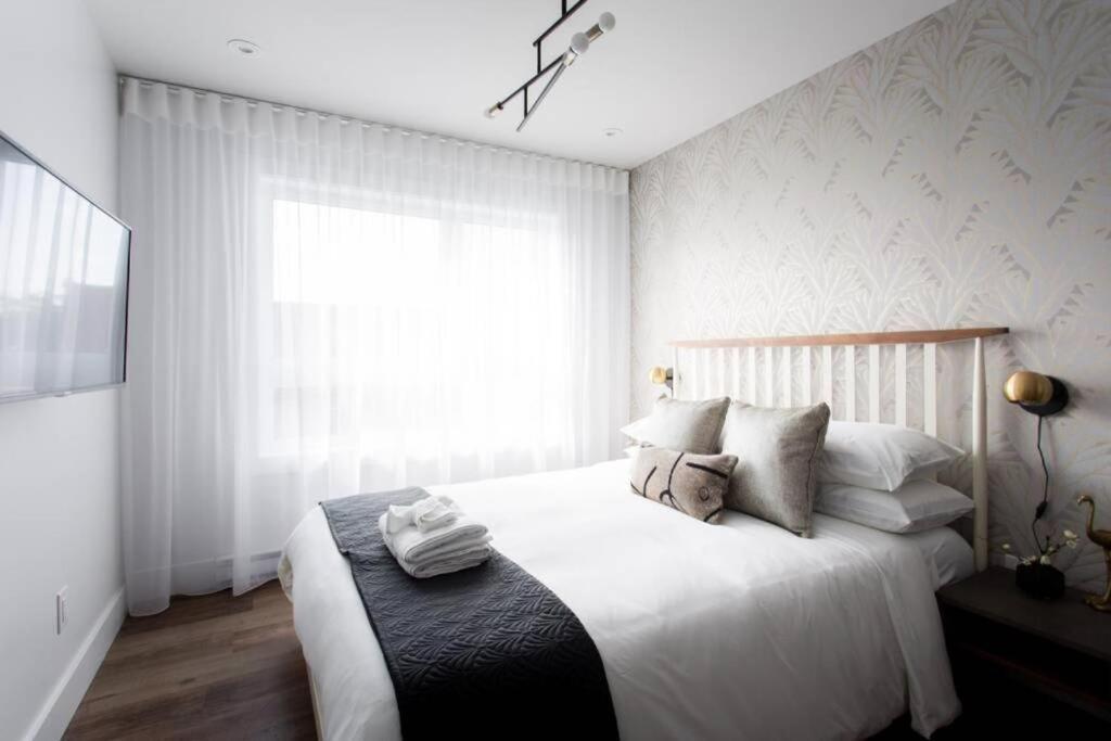 Apartment Wonderful In Little Italy With Full Bath By Den Montreal