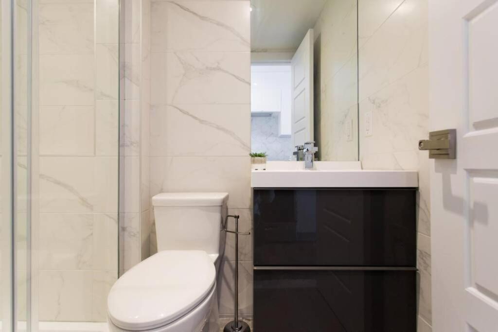 Wonderful In Little Italy With Full Bath By Den