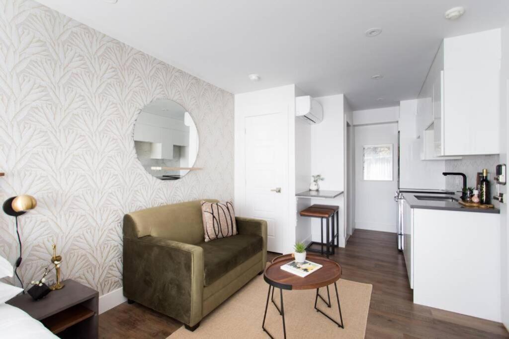 Wonderful In Little Italy With Full Bath By Den * Montreal