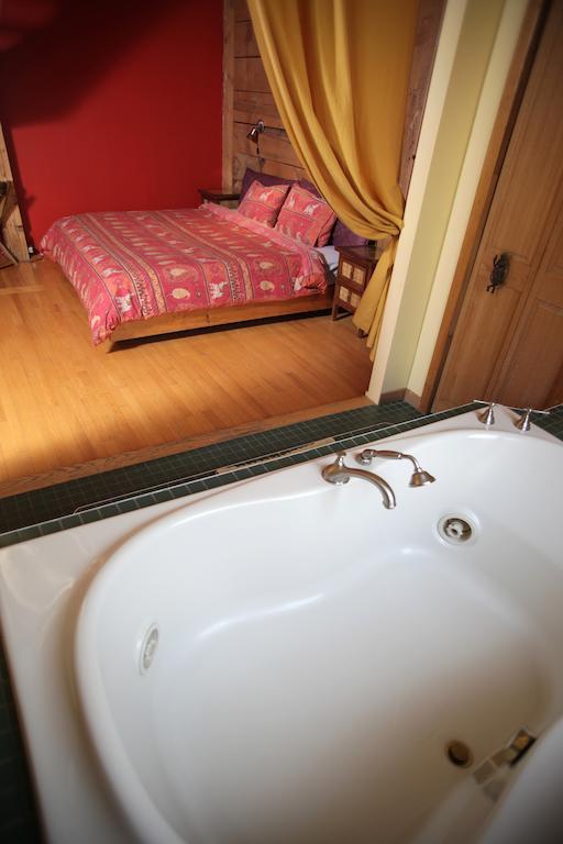 Gite Shezelles Bed & Breakfast Montreal