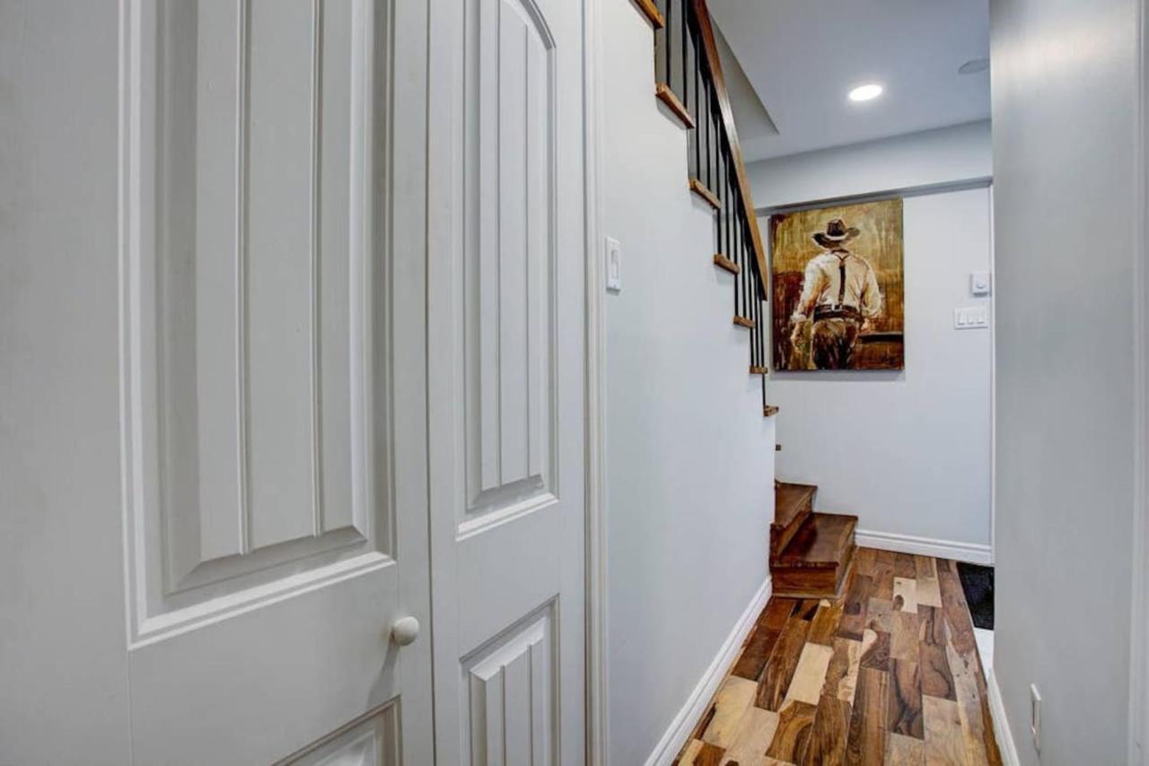 Stella Stays Brilliant 2 Floor Downtown Mtl Parking Holiday home