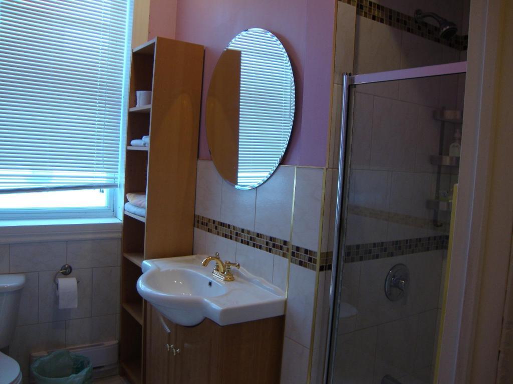 Hotel & Suites Place Des Arts 2*