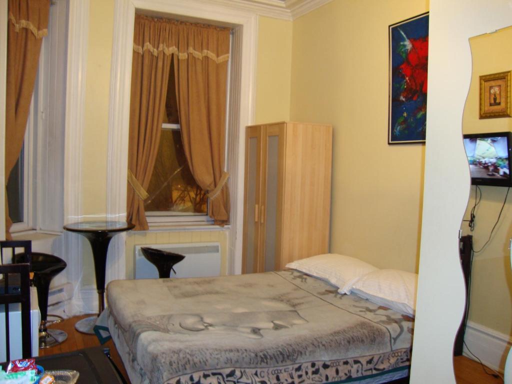 Hotel & Suites Place Des Arts Hotel 2*
