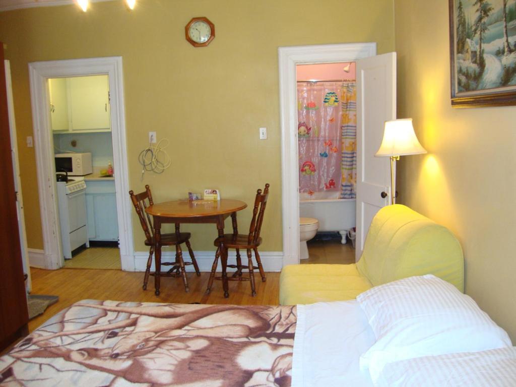 Hotel Hotel & Suites Place Des Arts 2*