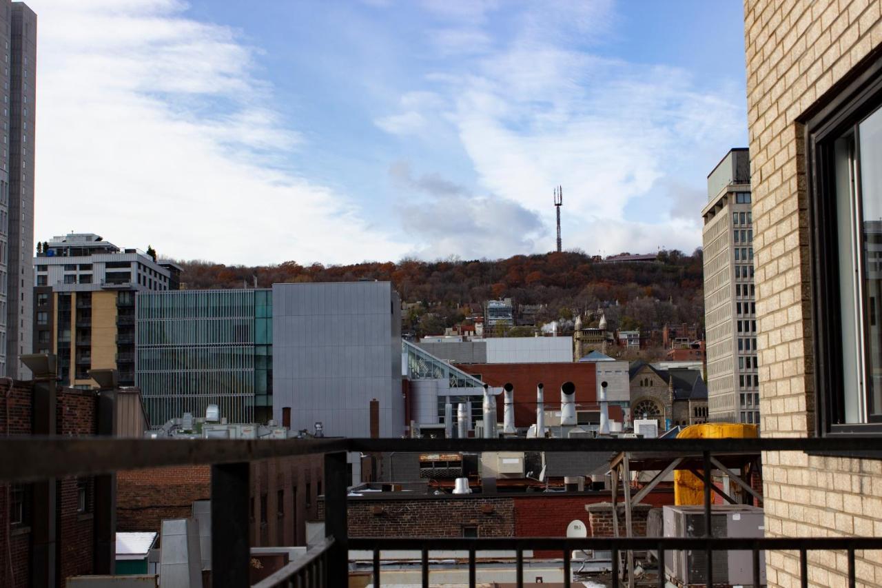 Shiny Spacious With Perfect View In Crescent Apartment