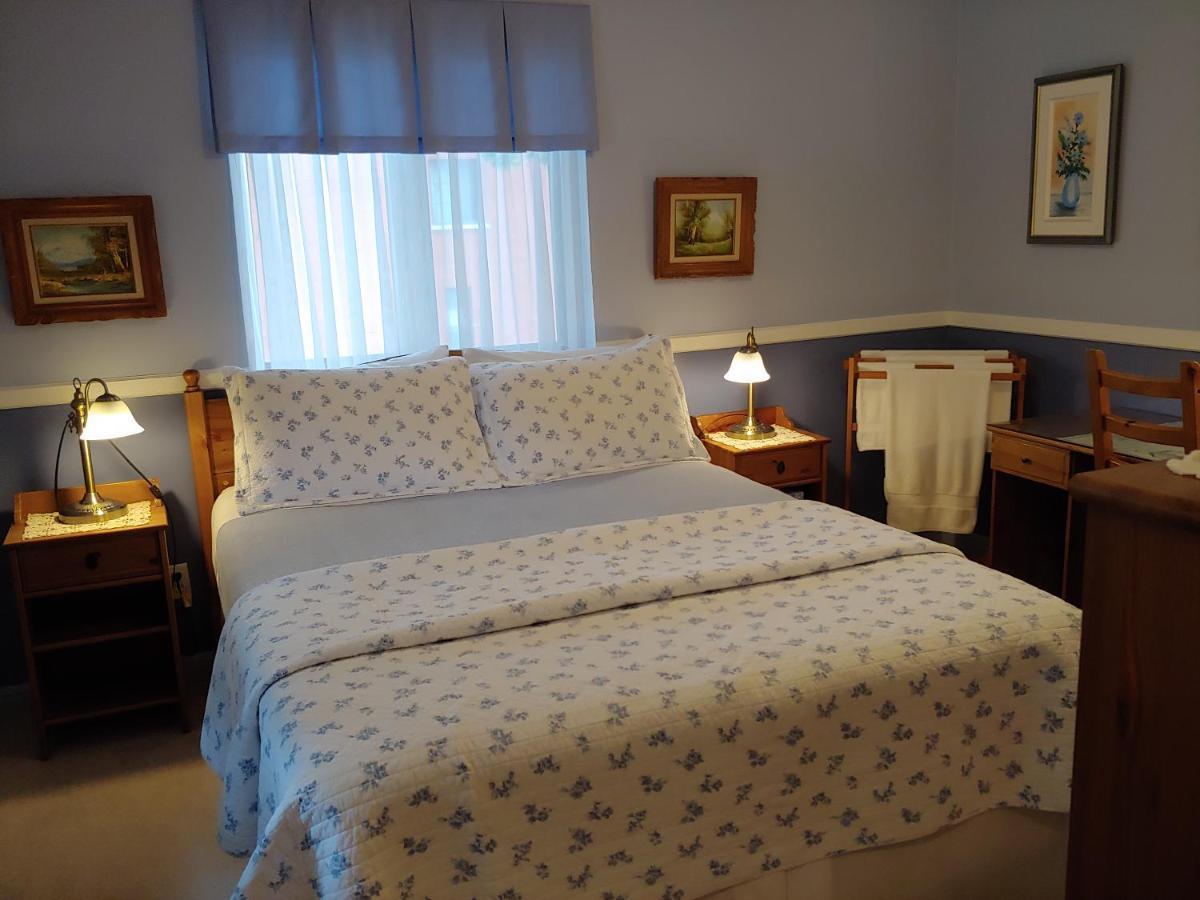 3 Bedrooms 3 Beds Near Metro -2 Parking Free Apartment
