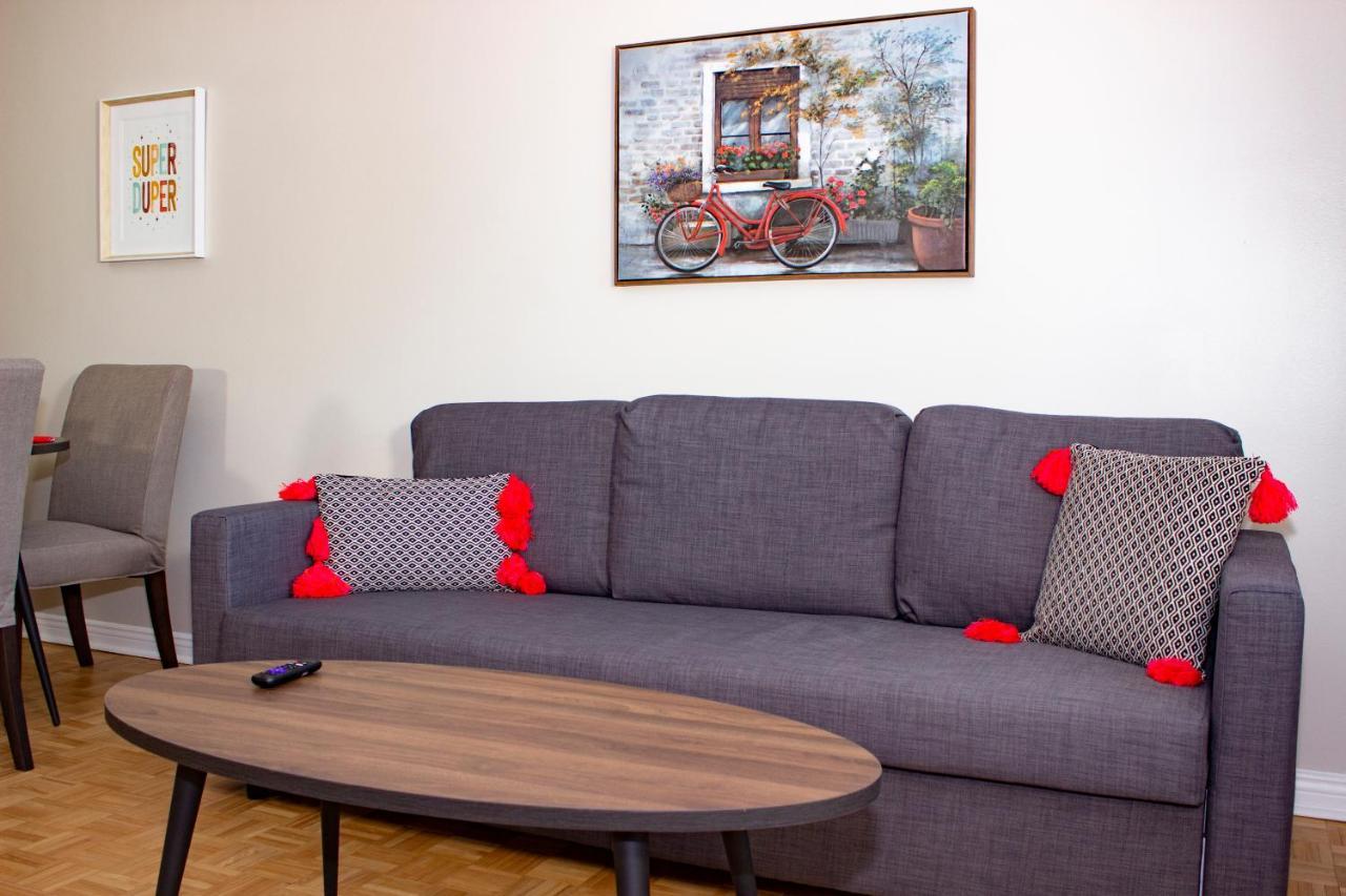 Shiny Spacious With Perfect View In Crescent Apartment