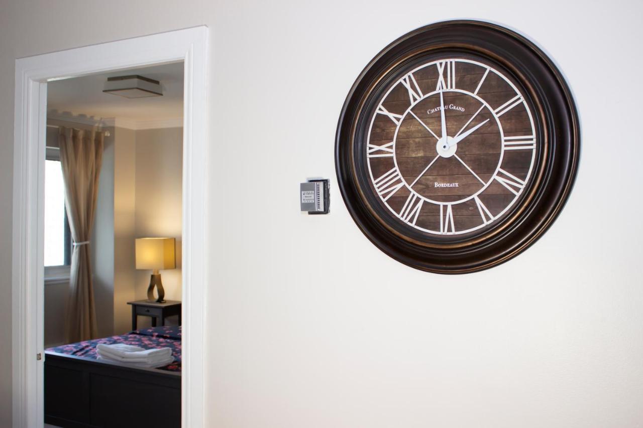 Shiny Spacious With Perfect View In Crescent Apartment