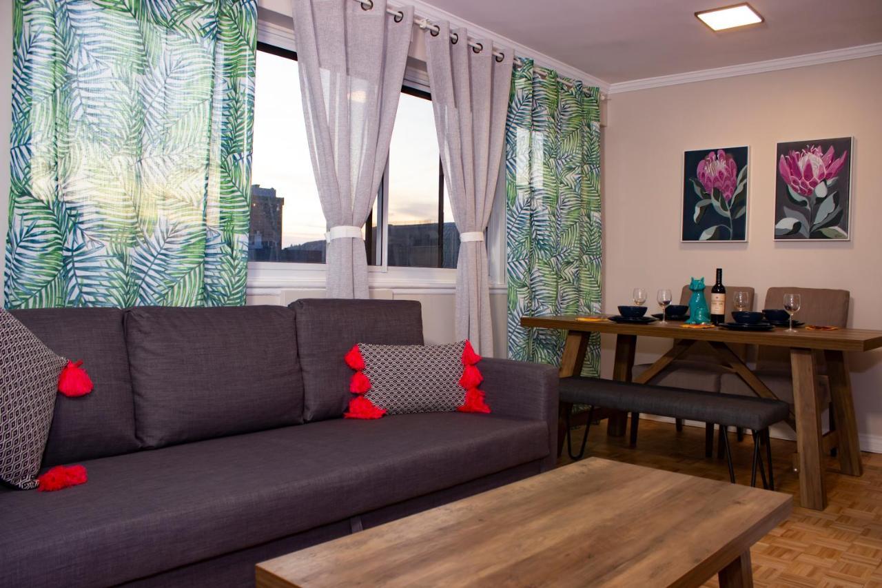 Shiny Spacious With Perfect View In Crescent Apartment Montreal