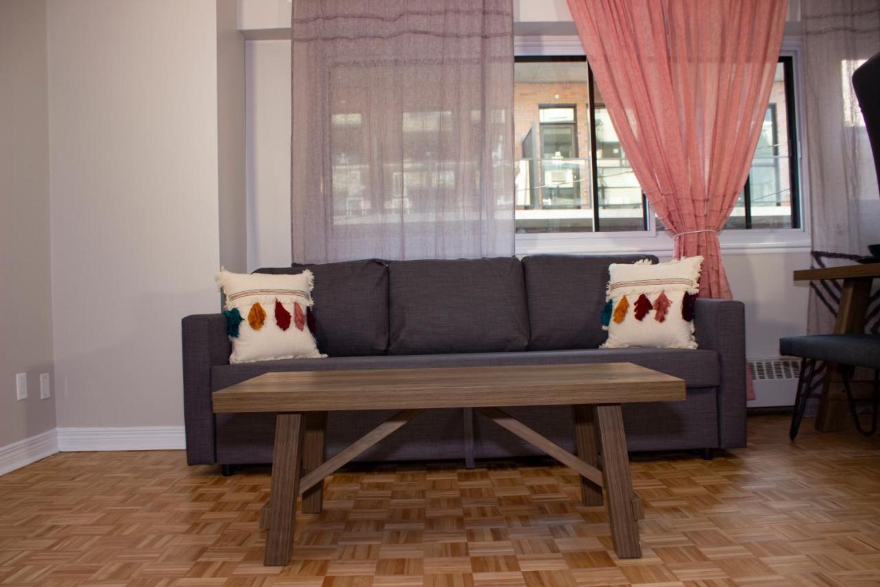 Shiny Spacious With Perfect View In Crescent Apartment