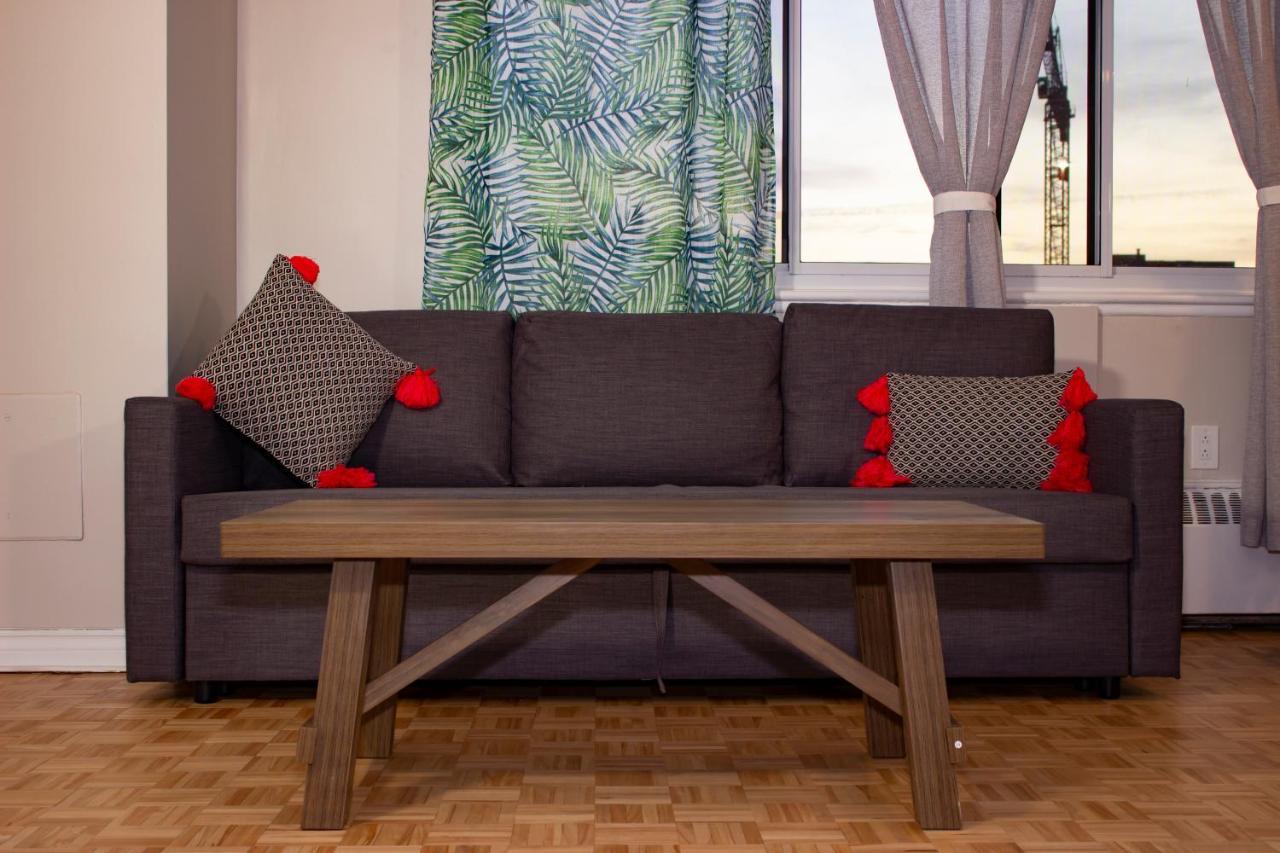 Shiny Spacious With Perfect View In Crescent Apartment *