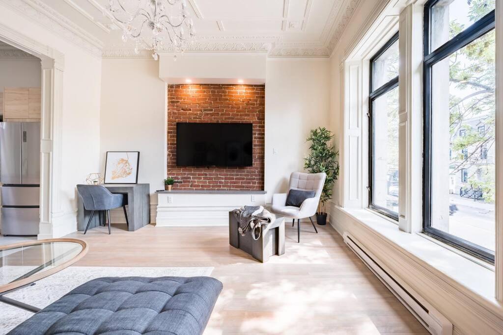 Apartment Styled 2 Bedroom On St-denis Street Montreal