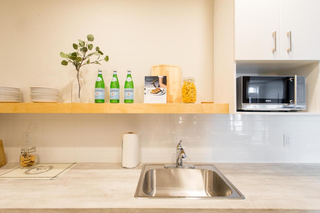 Trendy Little Italy 3 Bedroom By Den