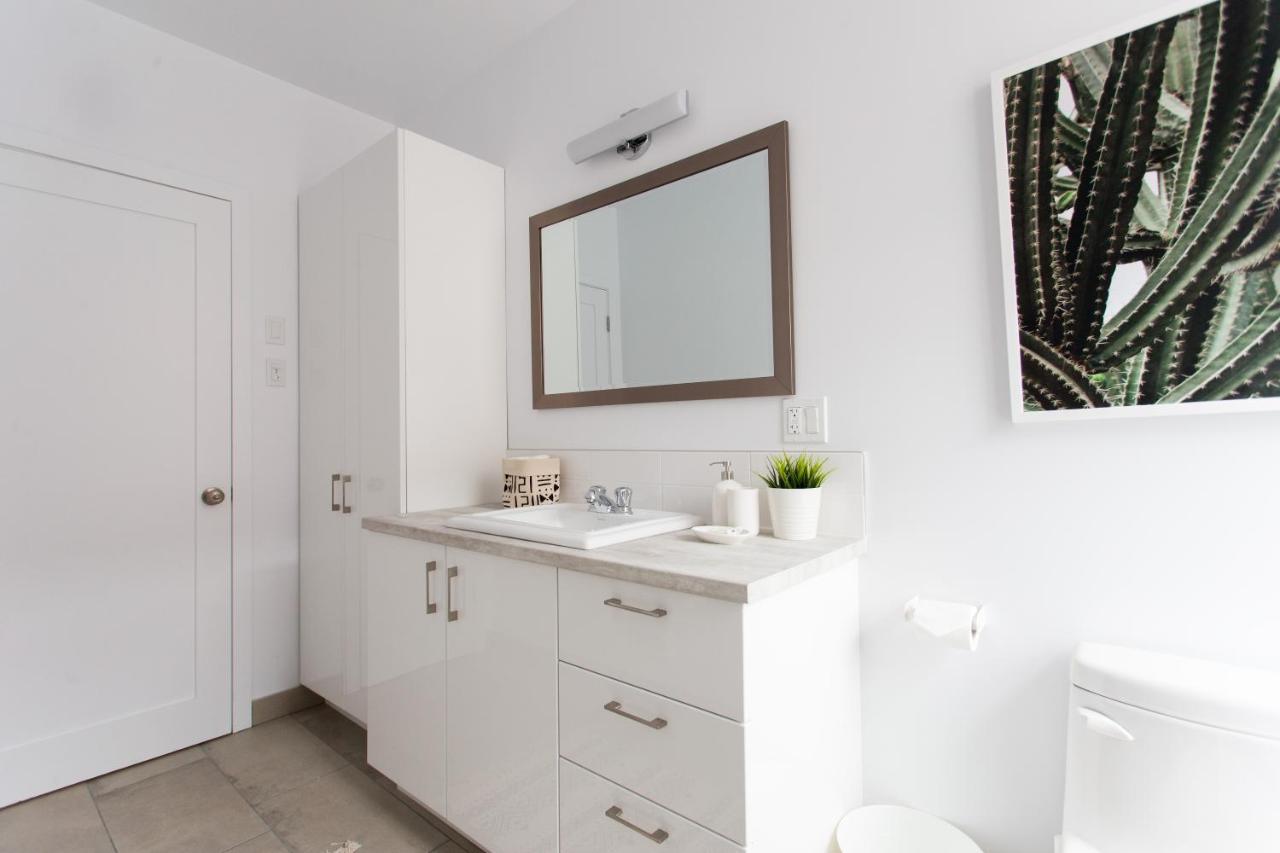 Trendy Little Italy 3 Bedroom By Den Apartment