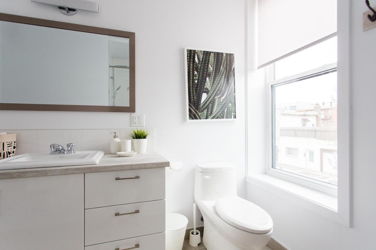 Trendy Little Italy 3 Bedroom By Den Apartment *