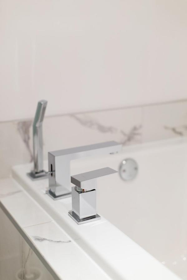 Hip, Stylish In Little Italy By Den A Apartment *