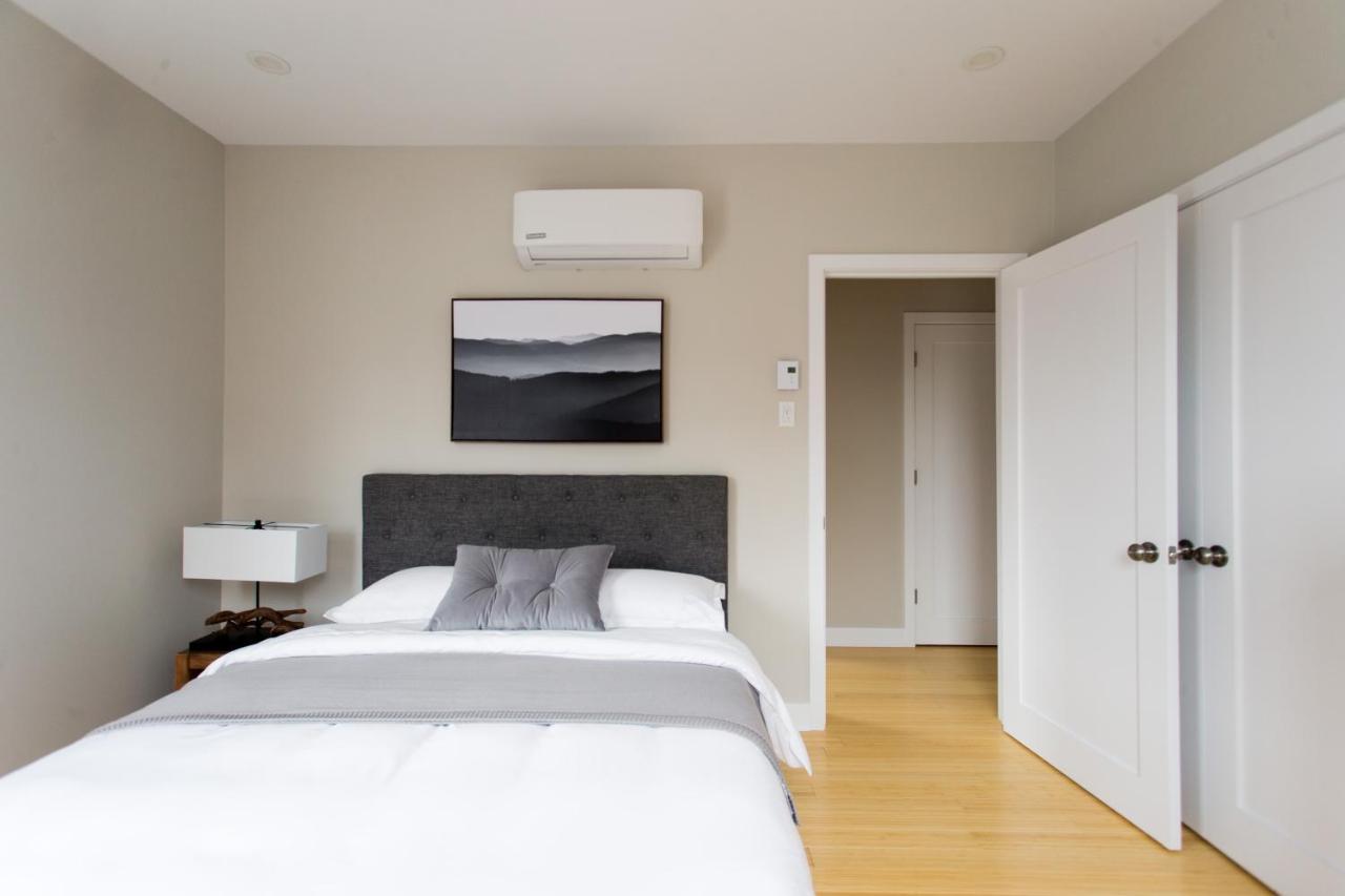 Trendy Little Italy 3 Bedroom By Den Apartment *
