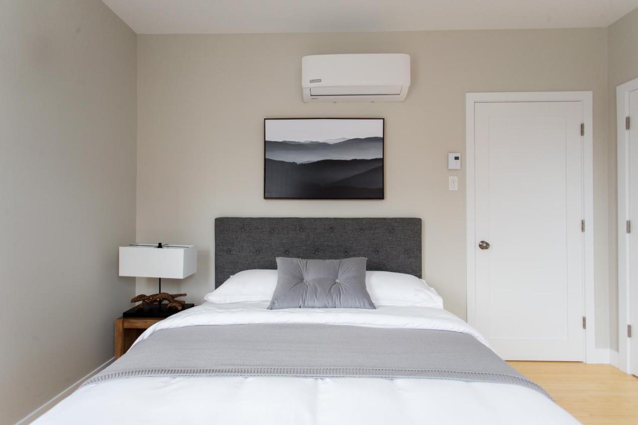 Apartment Trendy Little Italy 3 Bedroom By Den Montreal
