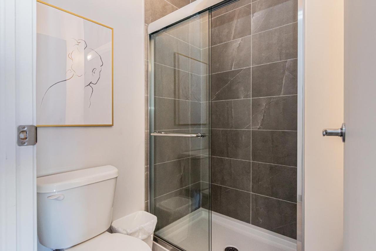 Huge New Flat Well Located Closed On St-denis Street By Den Apartment